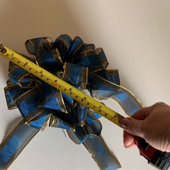 6 handcrafted bows for wreaths, gifts, etc - Picture 7 of 14